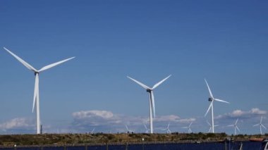 Kopenhag, Danimarka Kastrup havaalanı yakınlarında bir açık deniz rüzgar çiftliği.