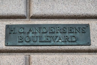 Kopenhag, Danimarka 23 Eylül 2022 Eski bir tabelada H.C. Andersen Bulvarı yazıyor..