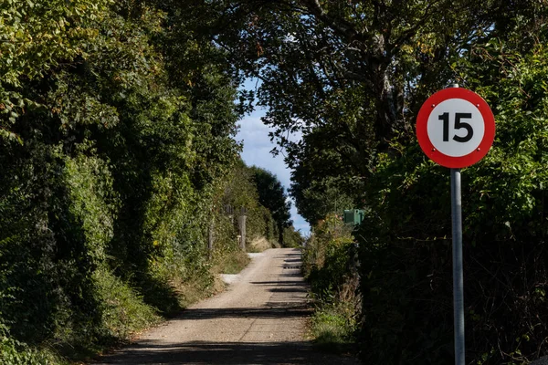 Koppenhága Dánia Egy Izloated Dirt Road Speed Limit Sign — Stock Fotó