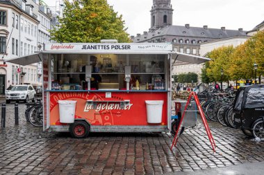 Kopenhag, Danimarka STroget üzerinde bir polen veya sosisli standı.