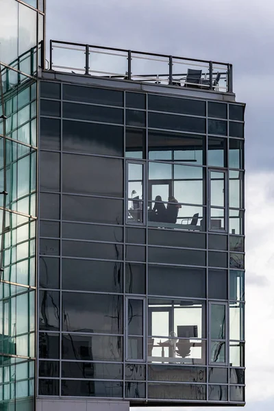 코펜하겐 새로운 지역에 사무실 건물에 덴마크 사람들 — 스톡 사진