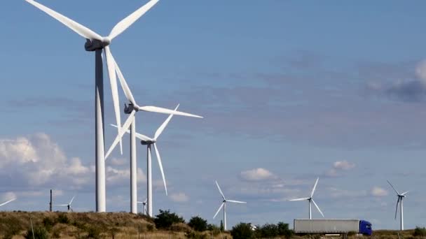 Lolland Dinamarca Las Turbinas Eólicas Giran Viento Día Soleado — Vídeos de Stock