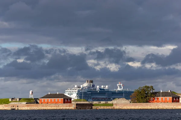 Copenhague Dinamarca Gran Crucero Detrás Del Fuerte Trekroner Puerto — Foto de Stock