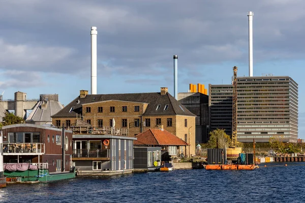 コペンハーゲン デンマーク港のReffen島の屋形船 — ストック写真