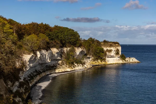 デンマークのスティーブンス クリントバルト海沿岸のチョーク崖 — ストック写真