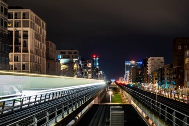 Kopenhag, Danimarka Orestad Bölgesinde Yükseltilmiş Metro rayları.