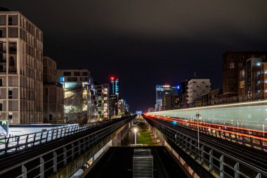 Kopenhag, Danimarka Orestad Bölgesinde Yükseltilmiş Metro rayları.