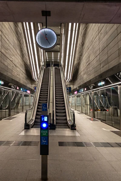 Kopenhagen Denemarken Een Roltrap Een Kaartautomaat Bij Ingang Van Een — Stockfoto