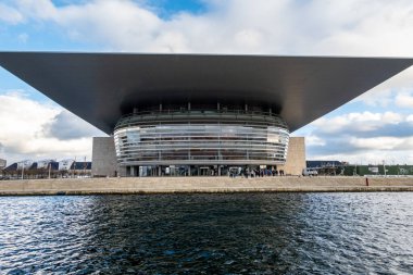Kopenhag, Danimarka, Limandan Opera Binası manzarası.