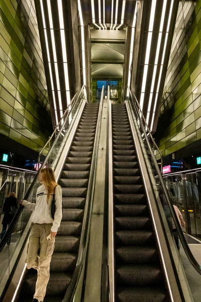 Kopenhagen Denemarken Passagiers Het Kopenhagen Metro Systeem Krijgen Een Ticket — Stockfoto