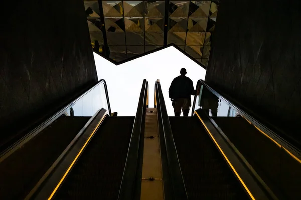 Kopenhagen Dänemark Passagiere Auf Einer Rolltreppe Der Kopenhagener Bahn — Stockfoto