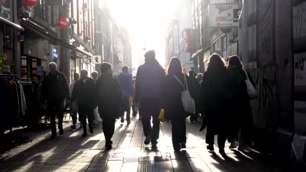 Copenhague Dinamarca Pessoas Andando Silhueta Rua Comercial Stroget Dia Ensolarado — Vídeo de Stock