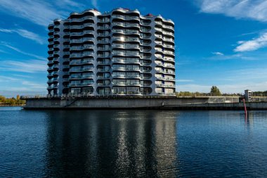 Kopenhag, Danimarka. Şehrin güneyindeki Sydhavnen bölgesinde yeni ve modern yerleşim yerleri..