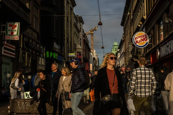 Kopenhagen Dänemark Einkäufer Auf Der Berühmten Einkaufsstraße Stroget — Stockfoto