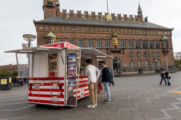 Koppenhága Dánia Egy Polser Vagy Hotdog Büfékocsi Városháza Téren — Stock Fotó