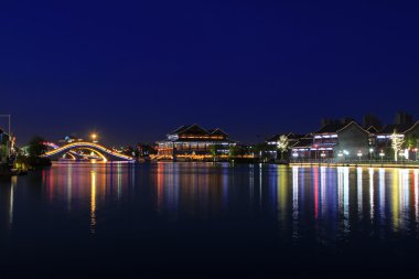 mimari peyzaj, gece bir parkta