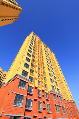 Tamamlanmamış renk oluşturma, blu gökyüzü altında