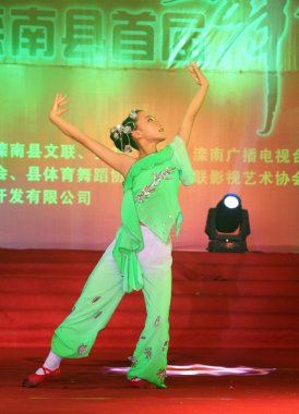 sahnede dans performans