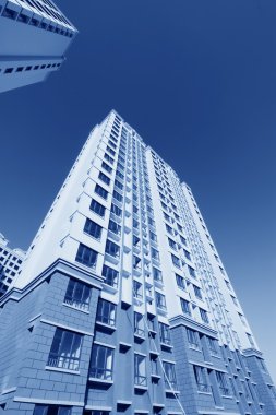 Tamamlanmamış renk oluşturma, blu gökyüzü altında