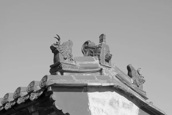 L'ancien bâtiment avant-toit dans les tombes royales orientales du Qin — Photo