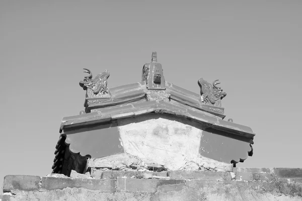 Den gamle bygningen ligger i de østlige kongelige gravene i Qin. – stockfoto