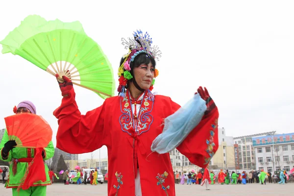 People wear colorful clothes, yangko dance performances in the s — Stock Photo, Image