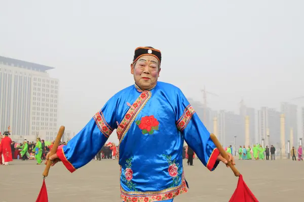 People wear colorful clothes, yangko dance performances in the s — Stock Photo, Image