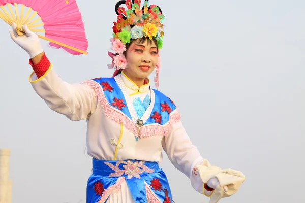 People wear colorful clothes, yangko dance performances in the s — Stock Photo, Image