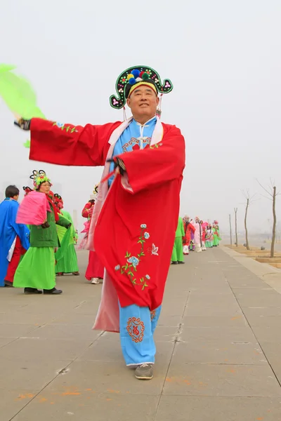 People wear colorful clothes, yangko dance performances in the s — Stock Photo, Image