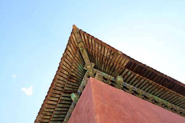 The ancient building eaves in the Eastern Royal Tombs of the Qin — Stock Photo, Image