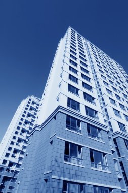 Tamamlanmamış renk oluşturma, blu gökyüzü altında