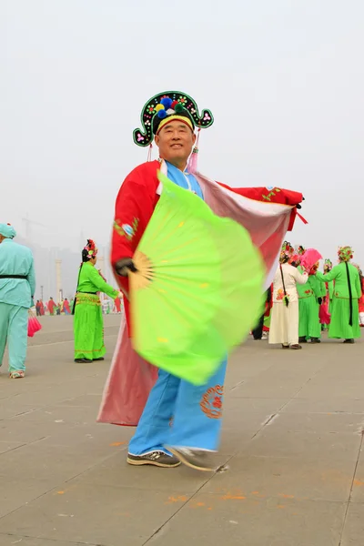 People wear colorful clothes, yangko dance performances in the s — Stock Photo, Image