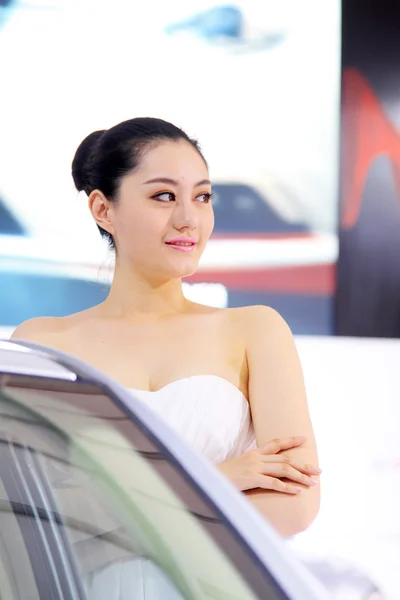 Modelo de carro bonito em uma exposição de carro, China — Fotografia de Stock