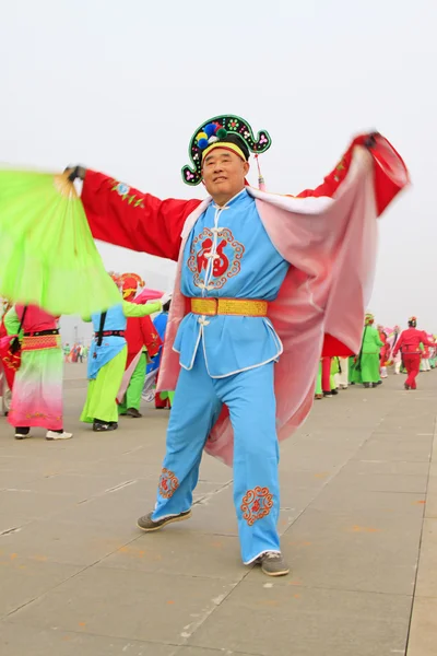 People wear colorful clothes, yangko dance performances in the s — Stock Photo, Image