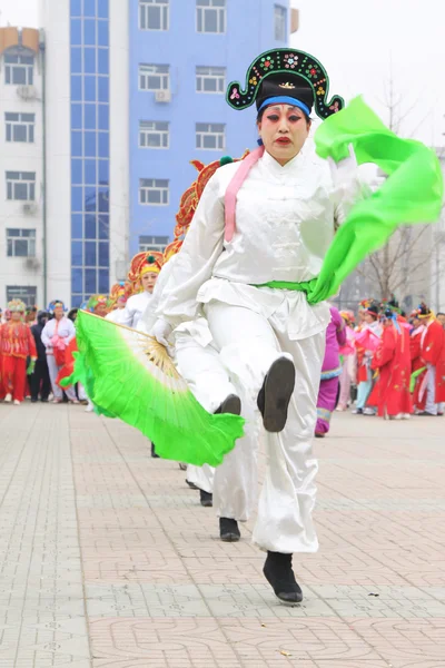 People wear colorful clothes, yangko dance performances in the s — Stock Photo, Image