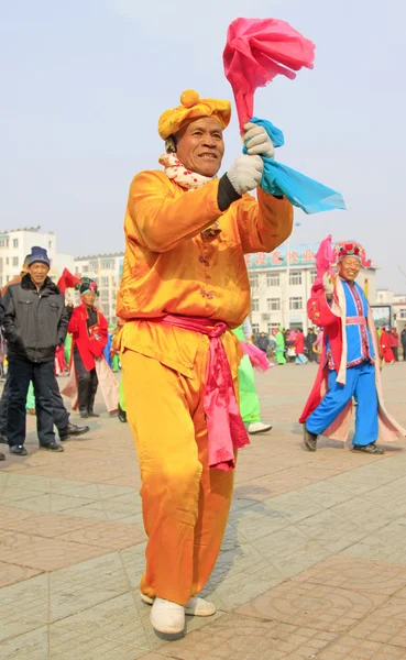 People wear colorful clothes, yangko dance performances in the s — Stock Photo, Image