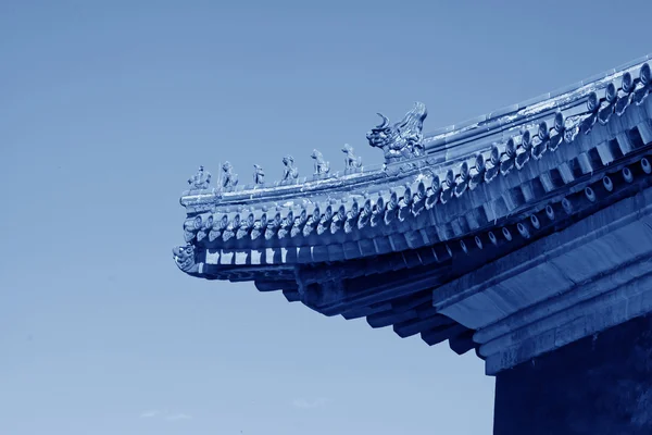 Glazed tile roof in the Eastern Royal Tombs of the Qing Dynasty, — Stock Photo, Image