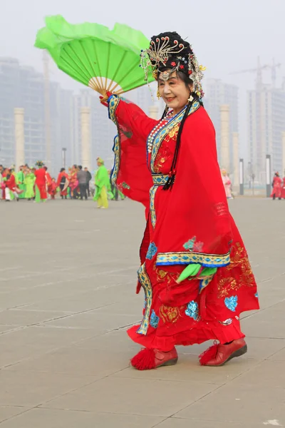 People wear colorful clothes, yangko dance performances in the s — Stock Photo, Image