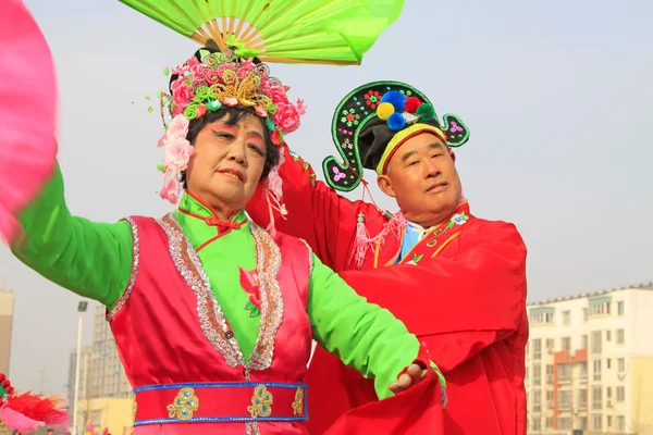 People wear colorful clothes, yangko dance performances in the s — Stock Photo, Image