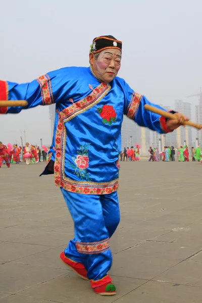 People wear colorful clothes, yangko dance performances in the s — Stock Photo, Image