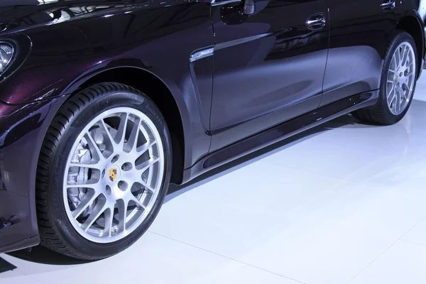 Car wheels in a car sales shop — Stock Photo, Image