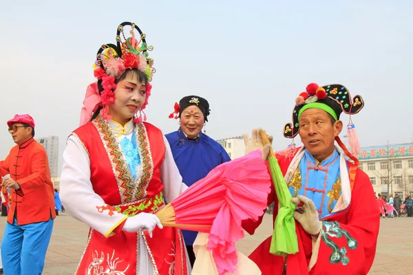 People wear colorful clothes, yangko dance performances in the s — Stock Photo, Image