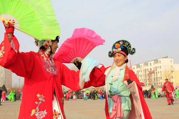 People wear colorful clothes, yangko dance performances in the s — Stock Photo, Image