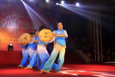 sahnede dans performans