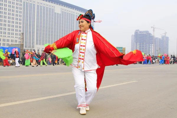 People wear colorful clothes, yangko dance performances in the s — Stock Photo, Image