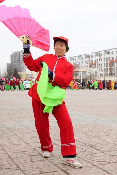 People wear colorful clothes, yangko dance performances in the s — Stock Photo, Image