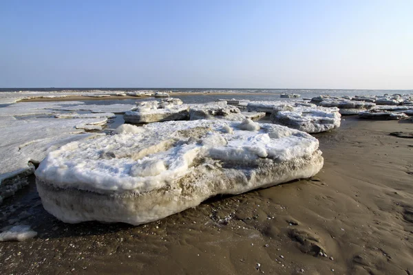 Wybrzeżu pozostały lód naturalnej scenerii — Zdjęcie stockowe