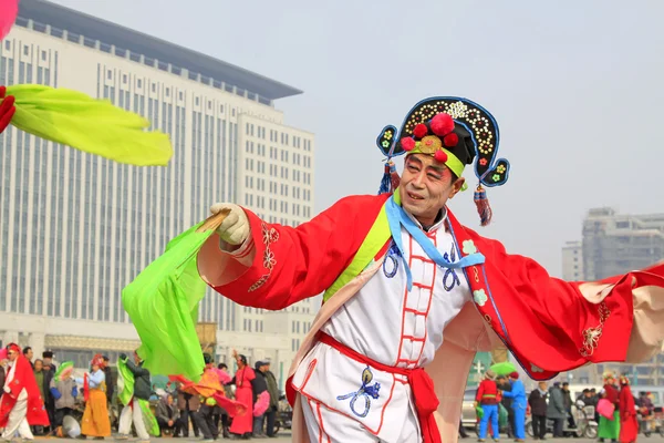 People wear colorful clothes, yangko dance performances in the s — Stock Photo, Image