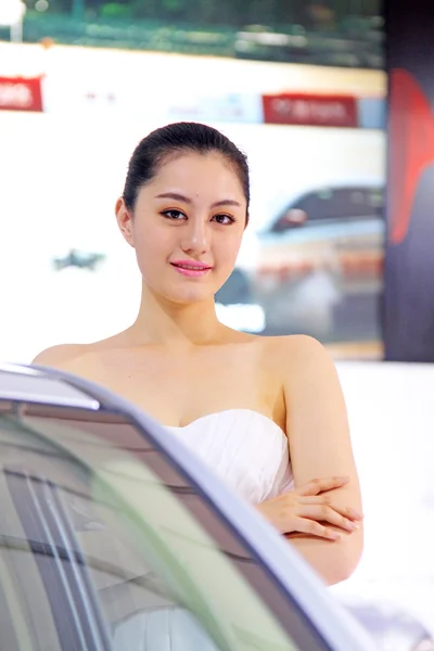 Vacker bilmodell i en bil utställning, Kina — Stockfoto