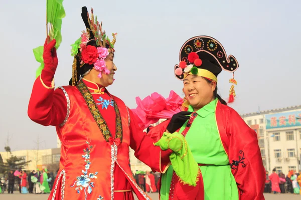 People wear colorful clothes, yangko dance performances in the s — Stock Photo, Image